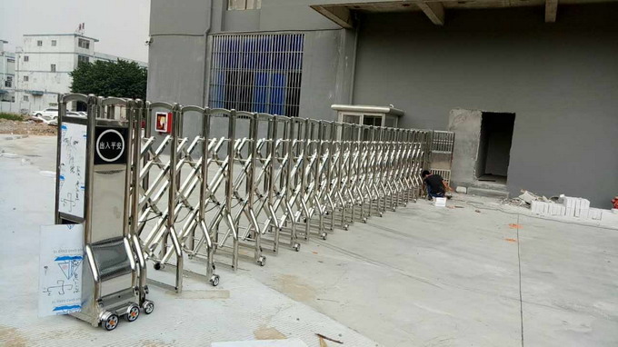 伸缩门厂家不同材质的特点